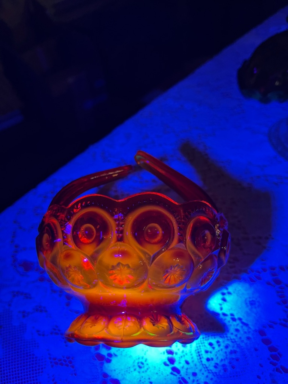 L.E. Smith Amberina Moon and Stars Basket Split Handle Glow Glass Cadmium Glow